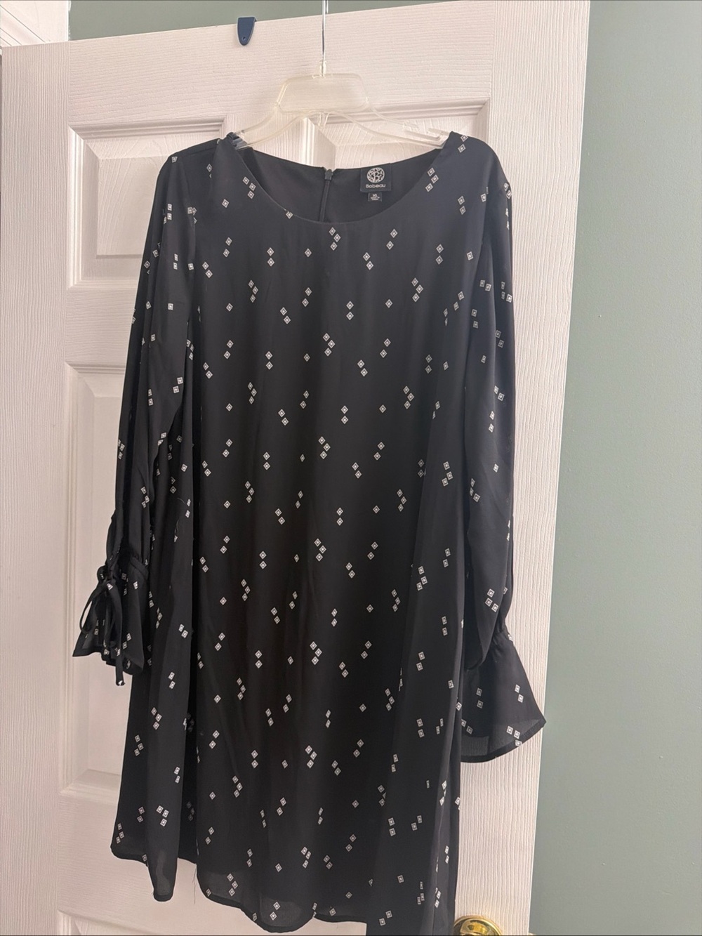 bobeau Black Long-Sleeve Printed Shift Dress